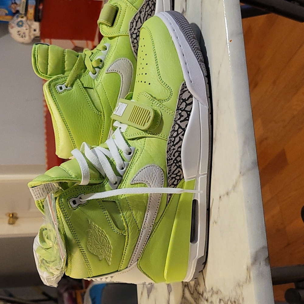 Jordan  legecy 312 ( just Don ) size 12